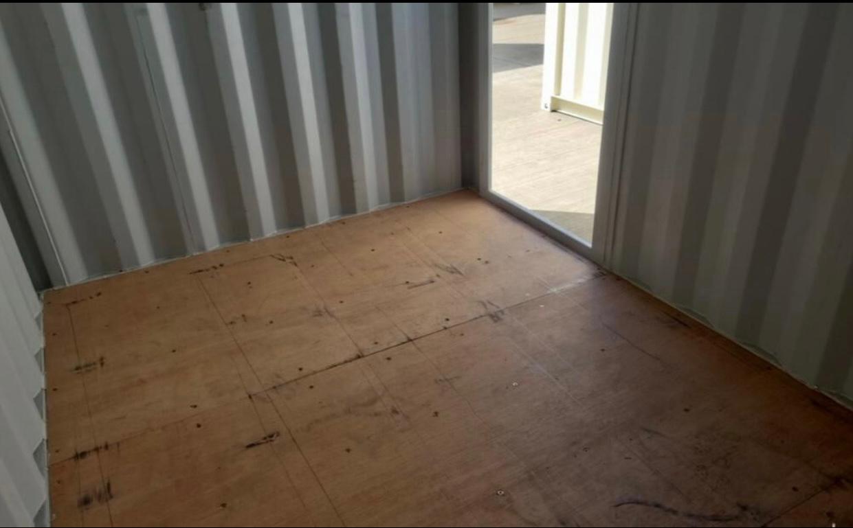 Contenedor seminuevo de 15 pies con puerta — Contenedores usados y de ocasión en venta en España — imagen 2